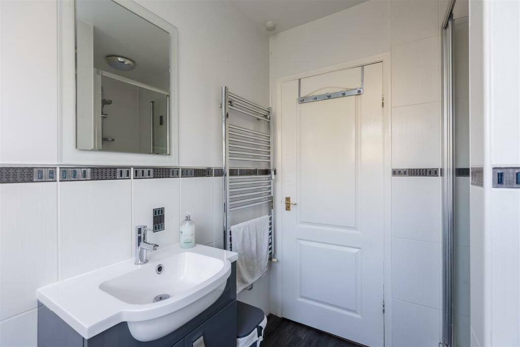 Pandora Bathroom-3.jpg