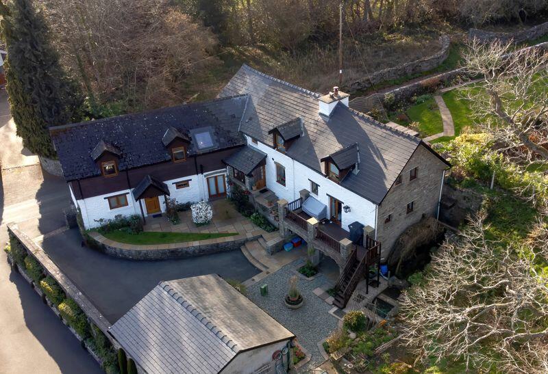 01873 564424