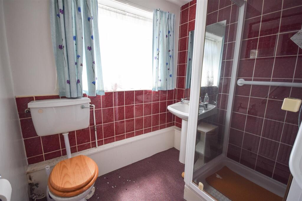 SHOWER ROOM