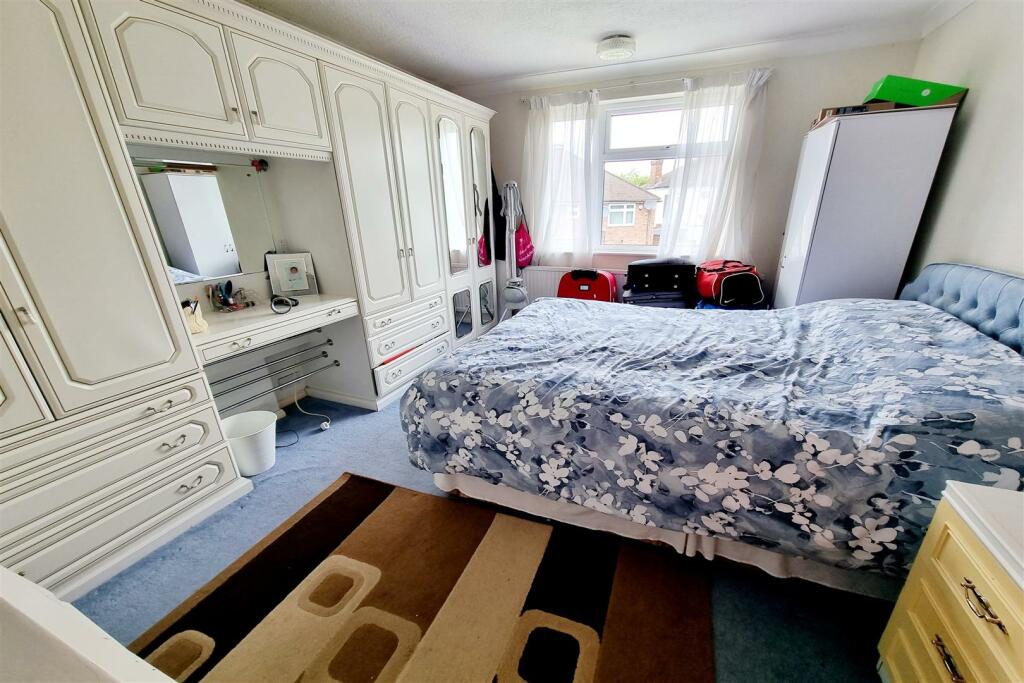 BEDROOM 1: