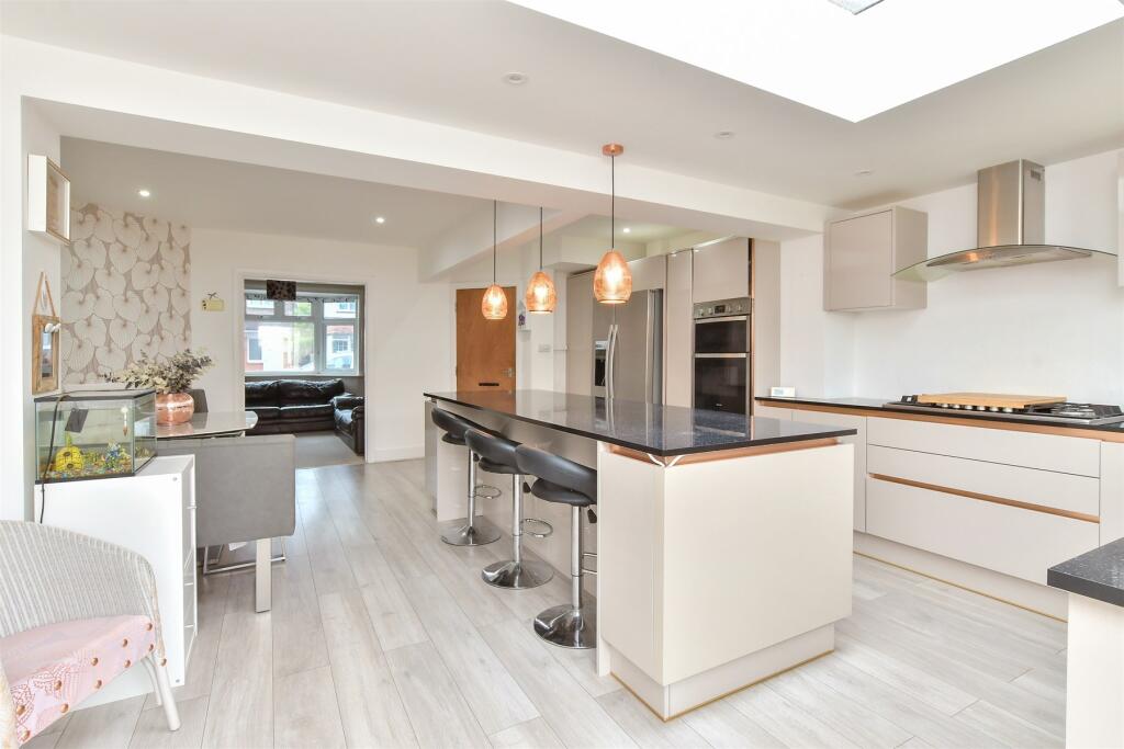 Kitchen/ Dining Area
