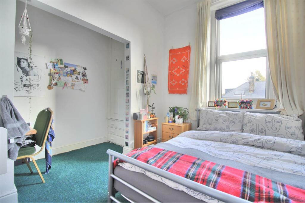 Bed 8.jpg