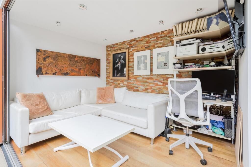 LADBROKE ROAD (3).jpg