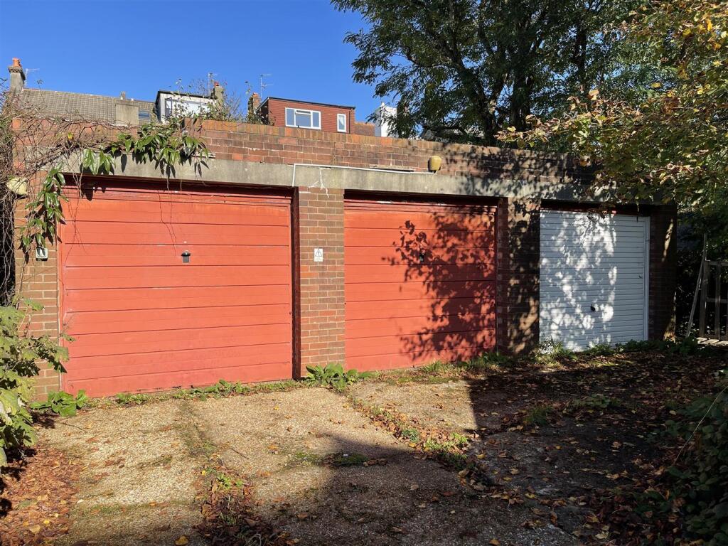 Garage 2.jpg