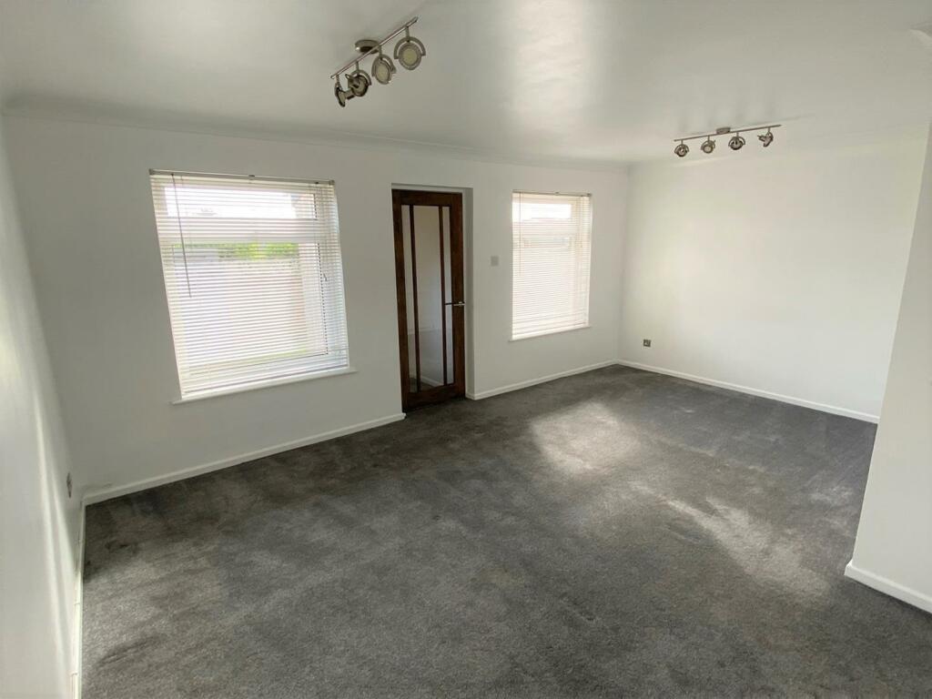 40 Reeds Way Lounge