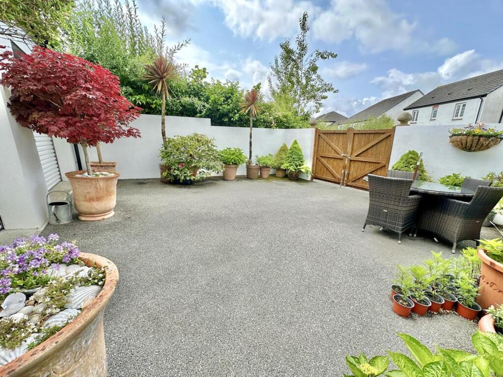 Driveway / Garden