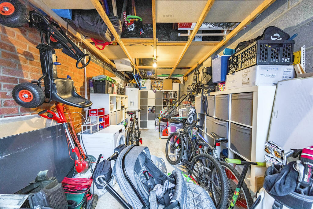 ccourt2122456VV714019-interior-16.jpg