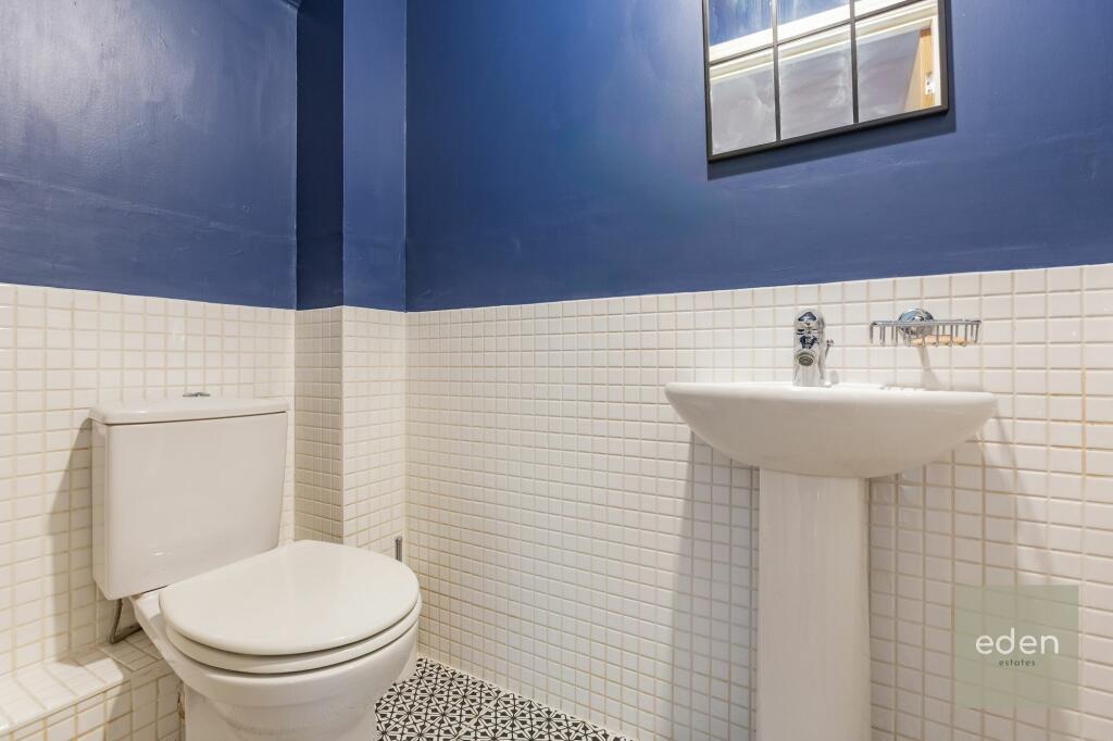 SEPARATE WC