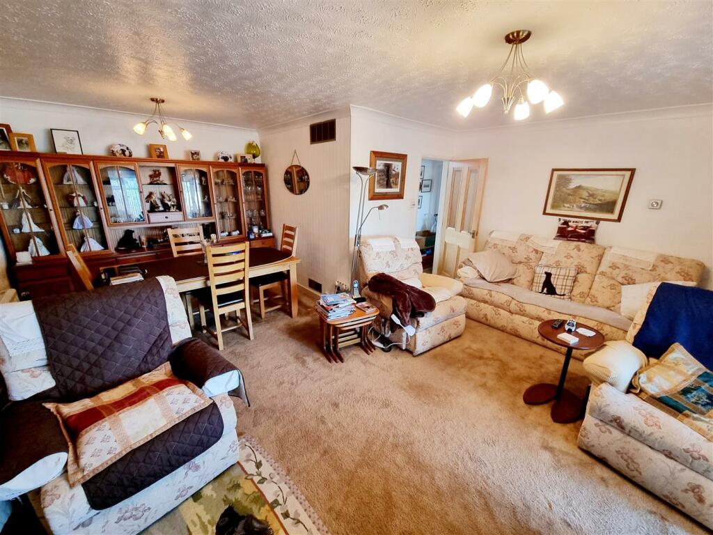 Sitting &amp; Dining Room