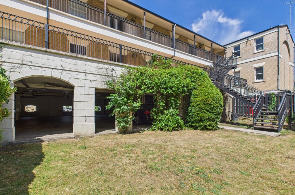 CAM02545G0-PR0431-STILL016