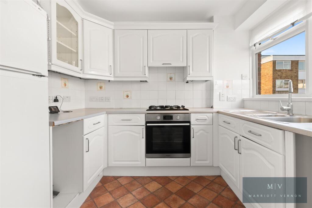 Brownlow Road 20 MV-7.jpg