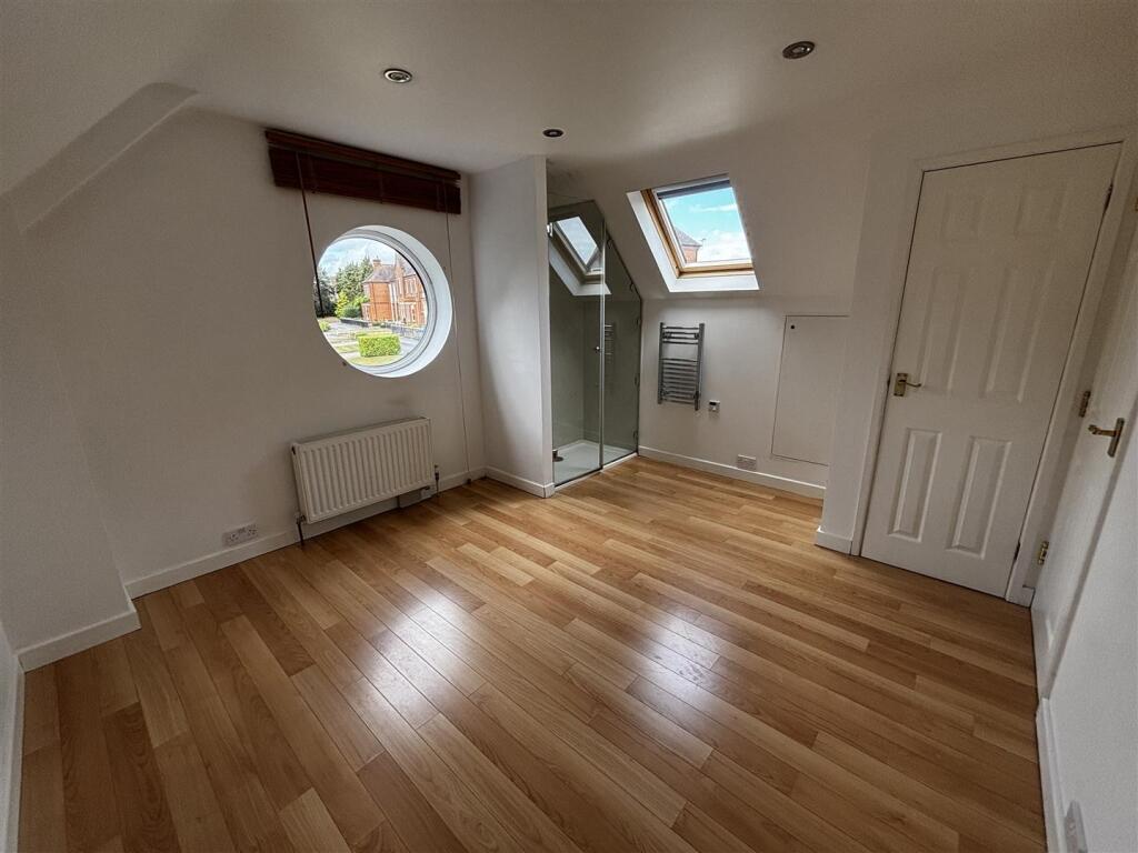 top room 2.jpg