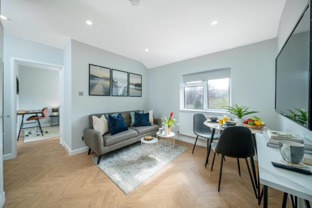 Linving Room Photo 2.jpg