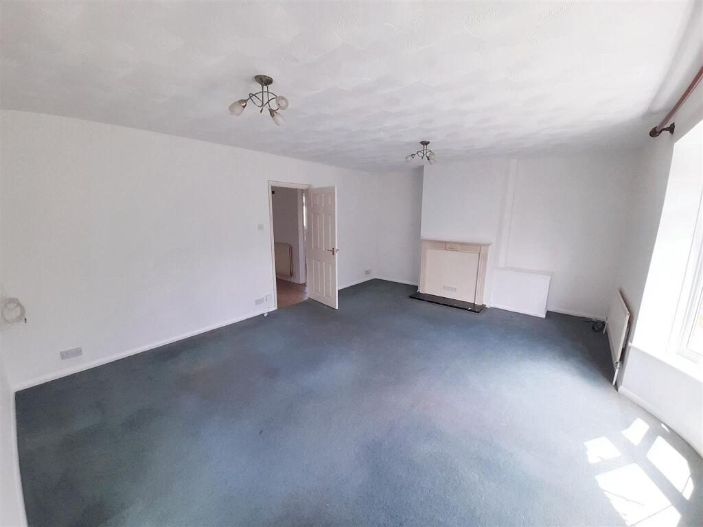 Living room 1 new.jpg