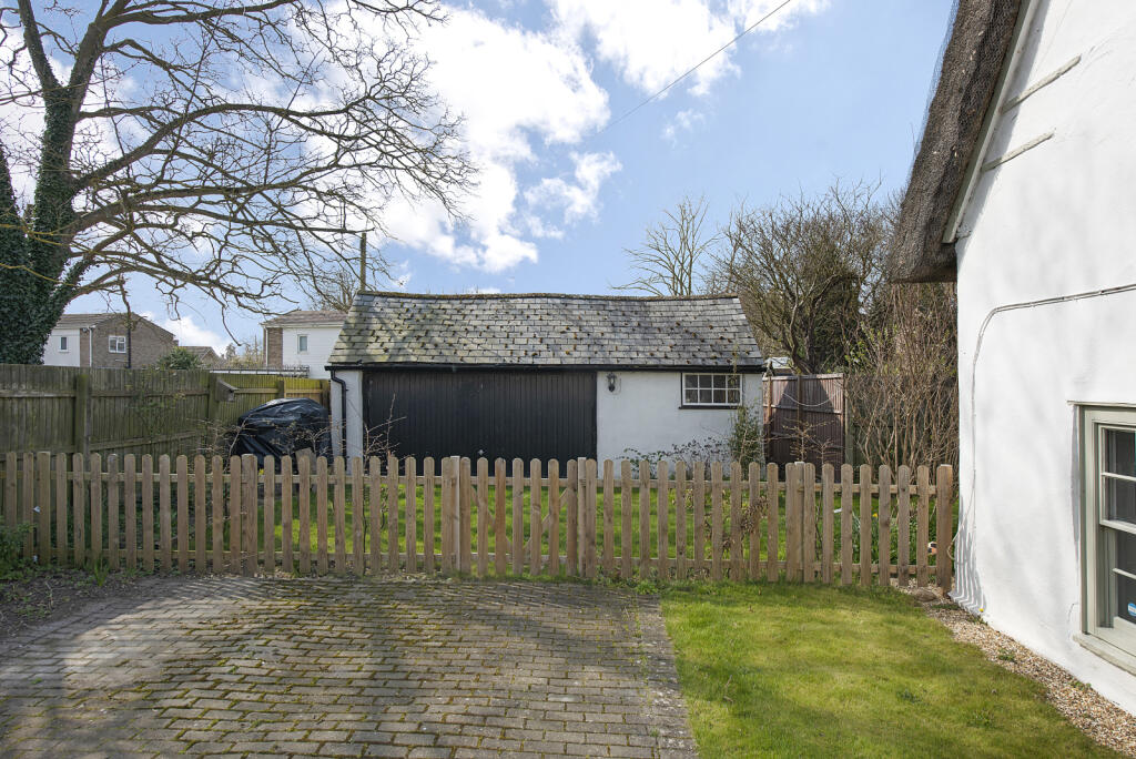 Driveway/Garage