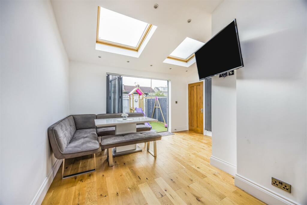 20 Cedar Grove, Baffins-PorticoMarketing-SarahOliv