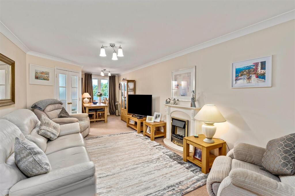 41 Foxhall Court, Banbury-9.jpg