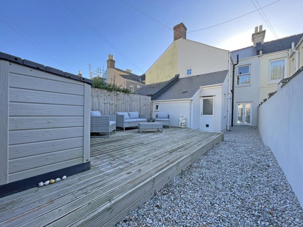 St Levan Road 142 - Decking.jpg