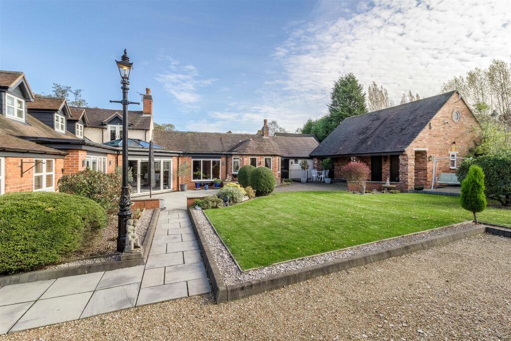 Main Road, Baxterley