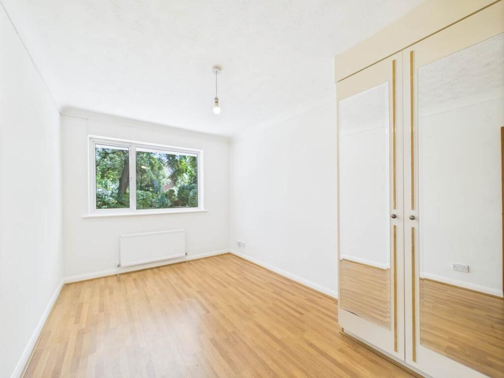 2 grosvenor court se