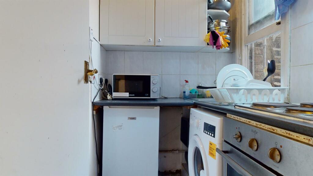 Flat A, 5HogarthPlacekitchen.jpg