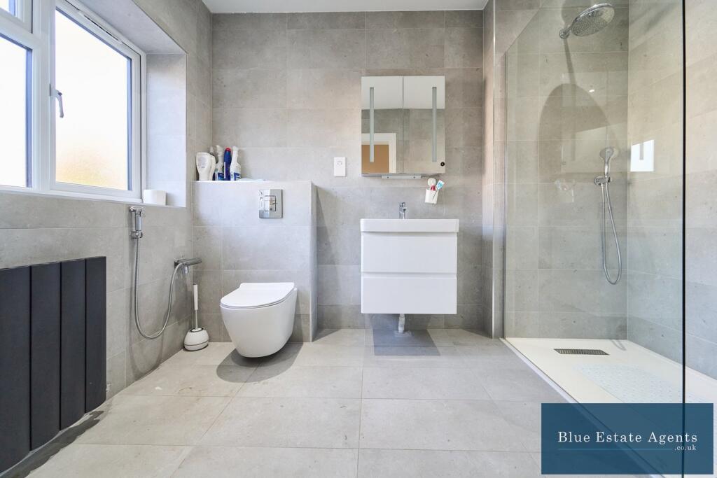 Ground Floor Shower &amp; WC Suite