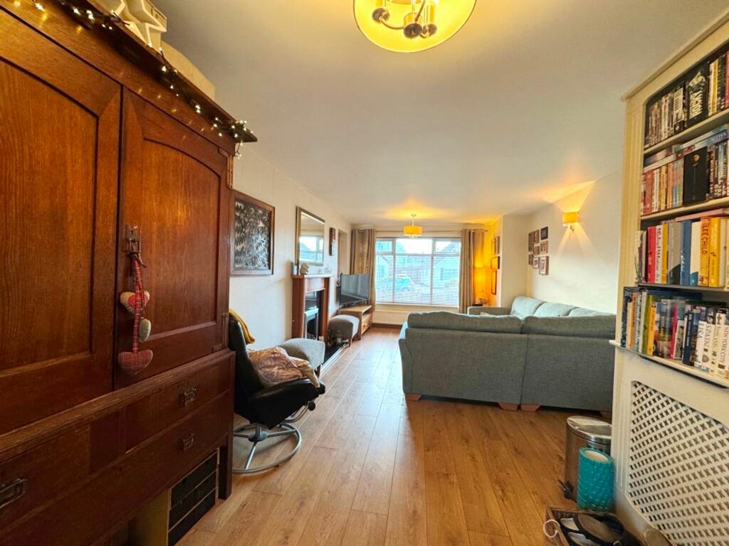 Lounge/dining area