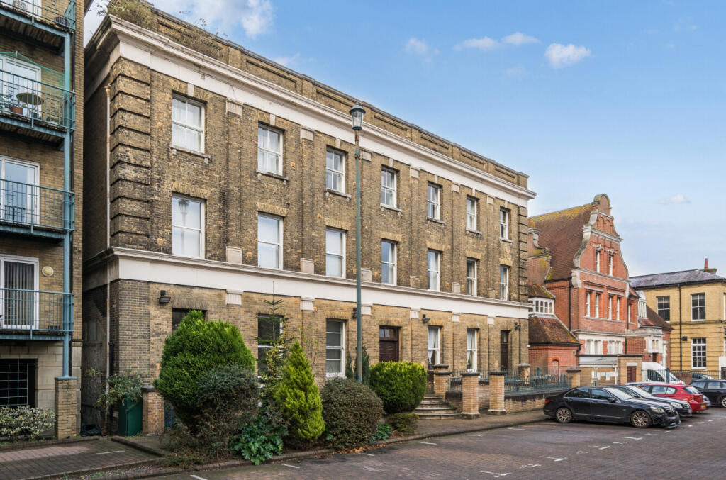 1375184-17-6904d7...