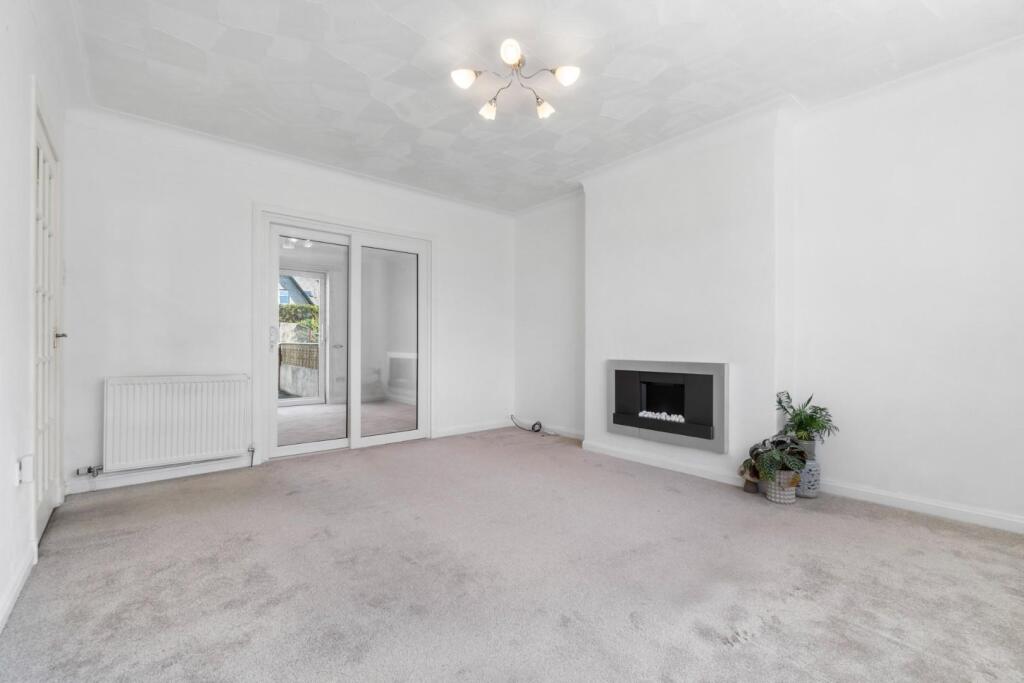 7_10 millburn gardens, largs (3).jpg