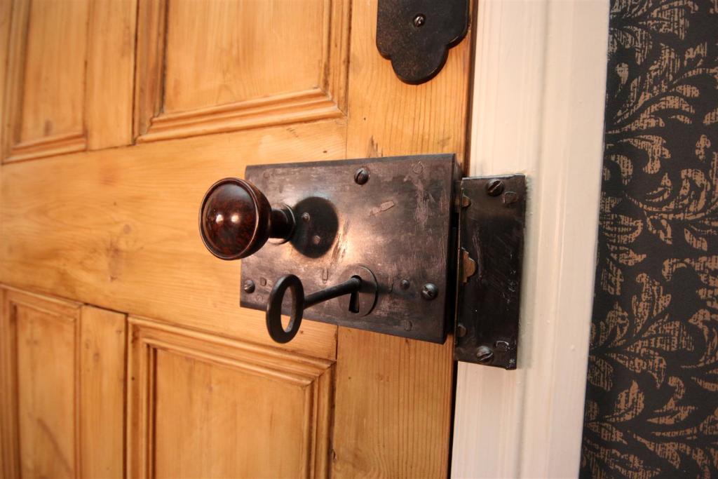 Door handle.jpg