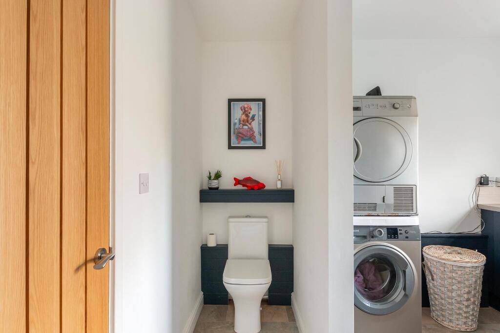 1B2H9RDD - Utility B.jpg