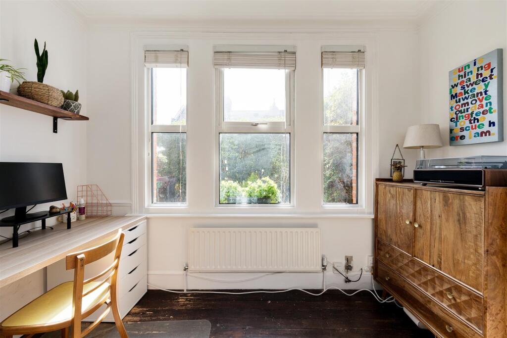 Theydon Street E17