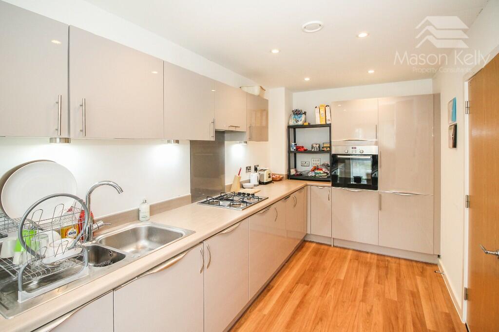 FITTED KITCHEN
