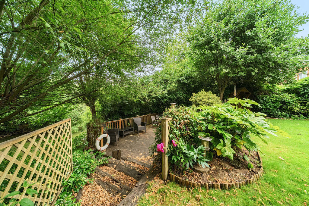 1301785-7-683ee45...