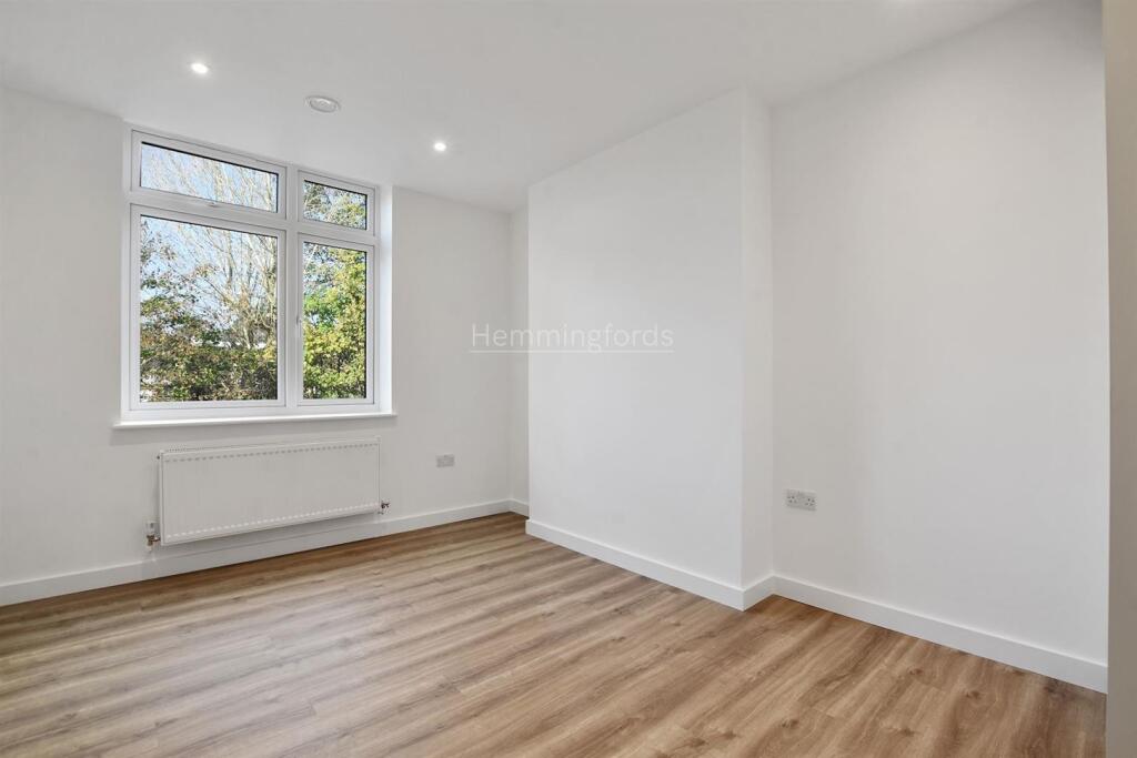 04-714eGCHMF - 3 Solent Lodge - Bedroom 3 -Origina