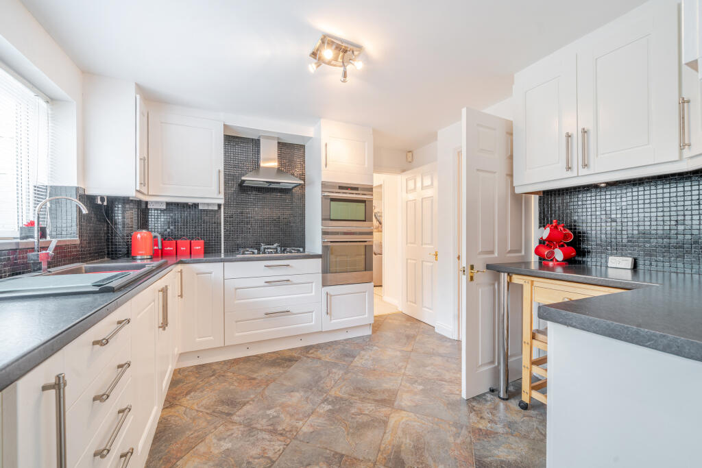 Kitchen / Breakfast Room