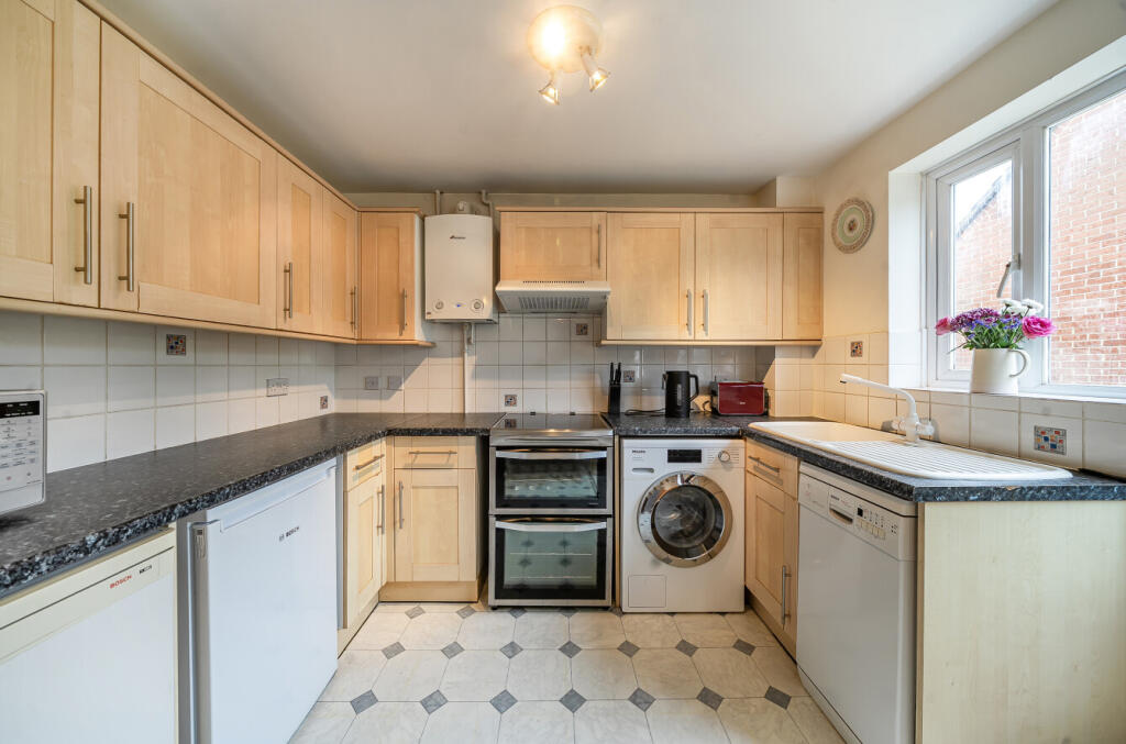 1347294-14-68b5b6...