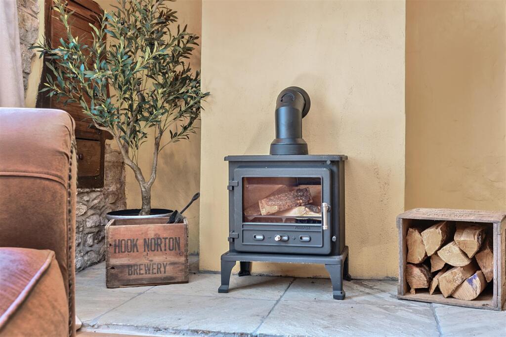 19 High Street, Greens Norton