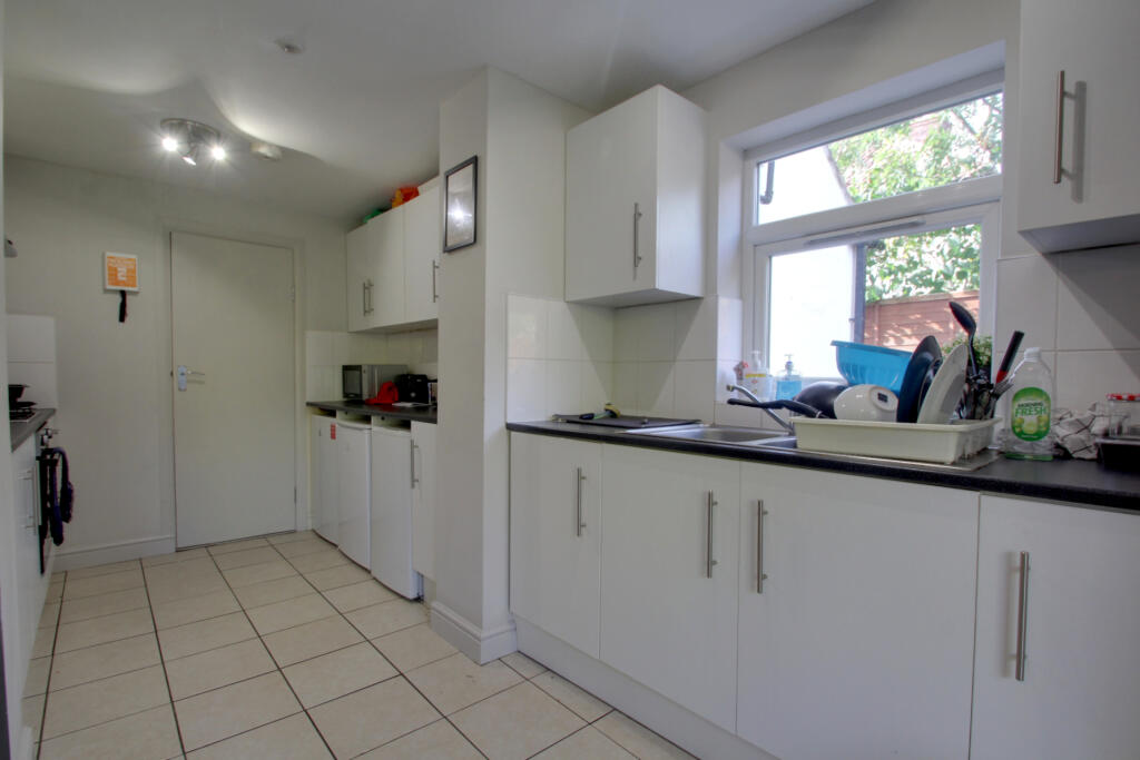 Kitchen 2 (shared)