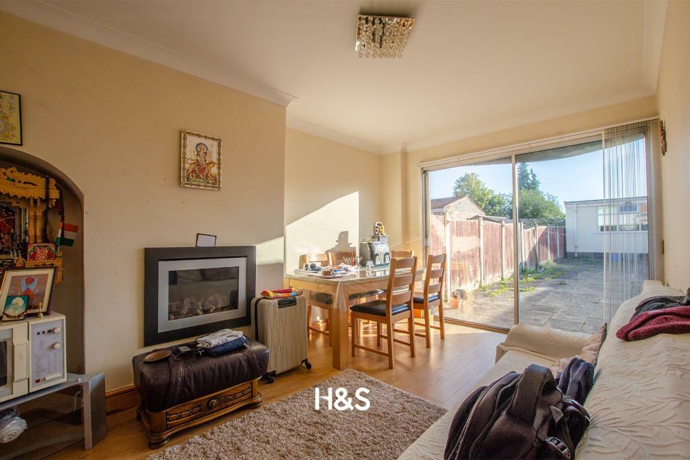 1685 coventry road dining 2.jpg