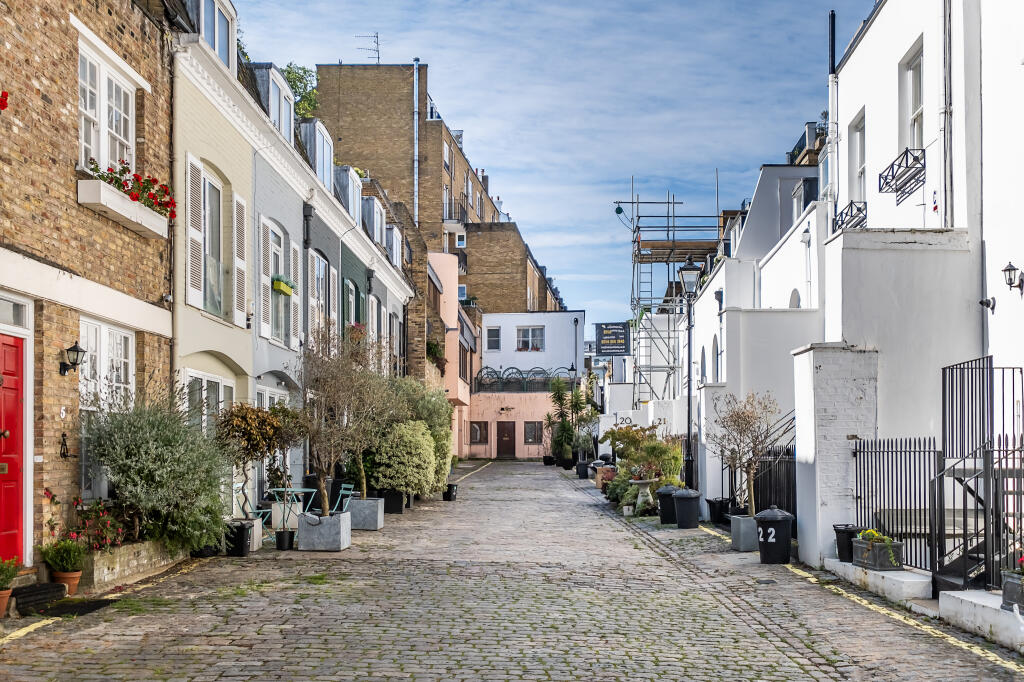 Centrally Located Cobbled Mews