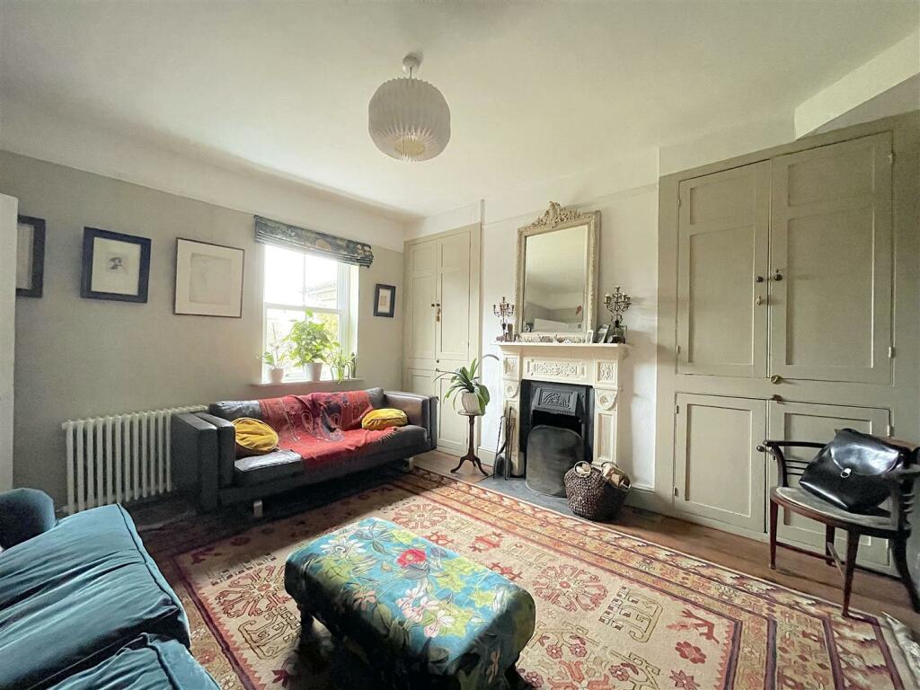 Living Room (2).jpeg