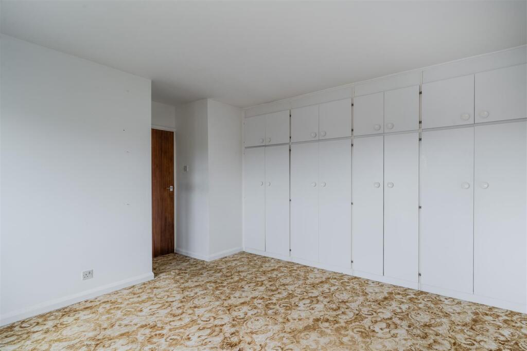 Bedroom 4-2.jpg