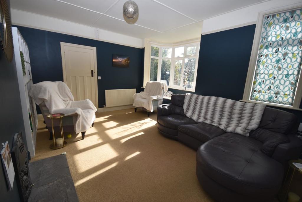 Living Room..JPG