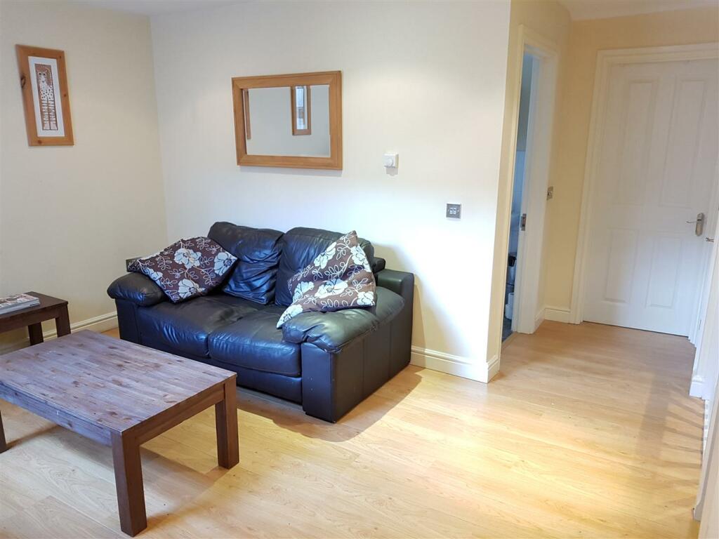 lounge1.jpg