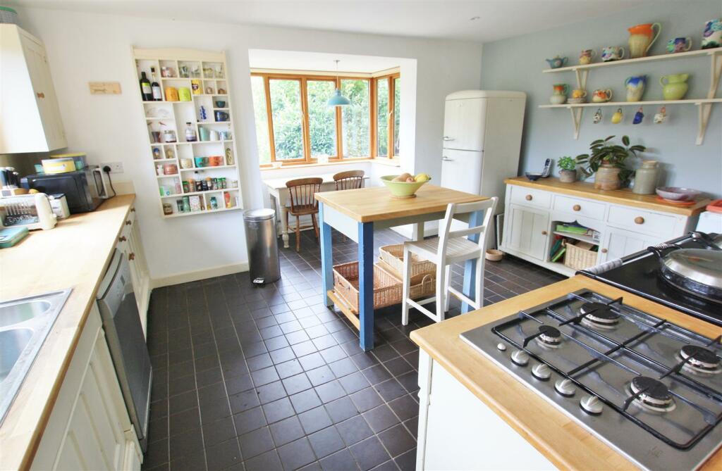 Kitchen 1.JPG