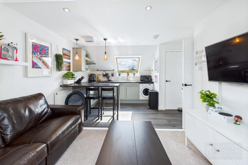 Living / Kitchen
