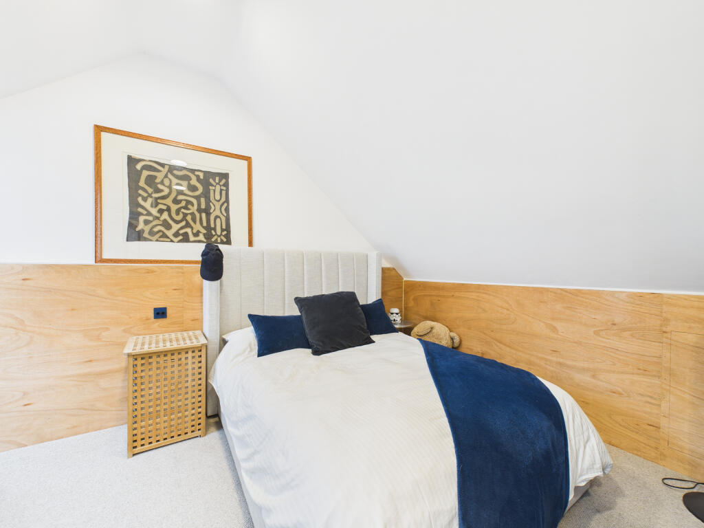 CAM01984G0-PR0529-STILL022