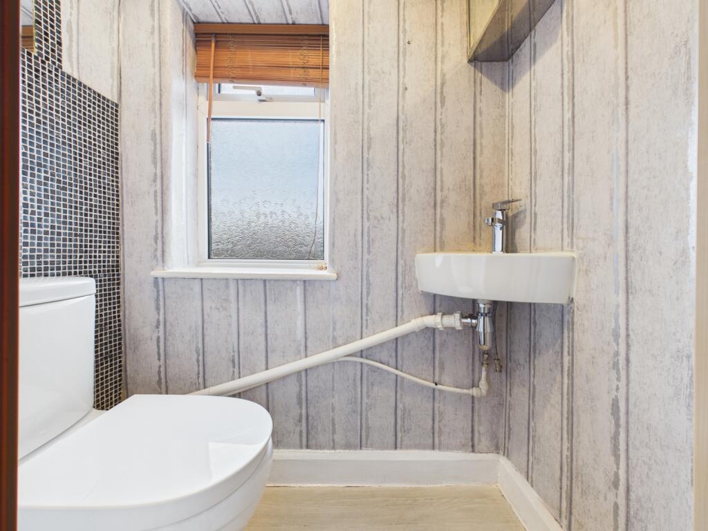 CAM03729G0-PR0172-STILL005