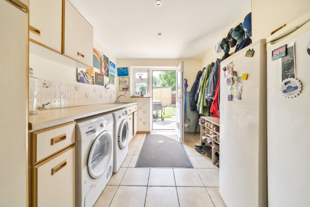 1295519-1-682b0d5...